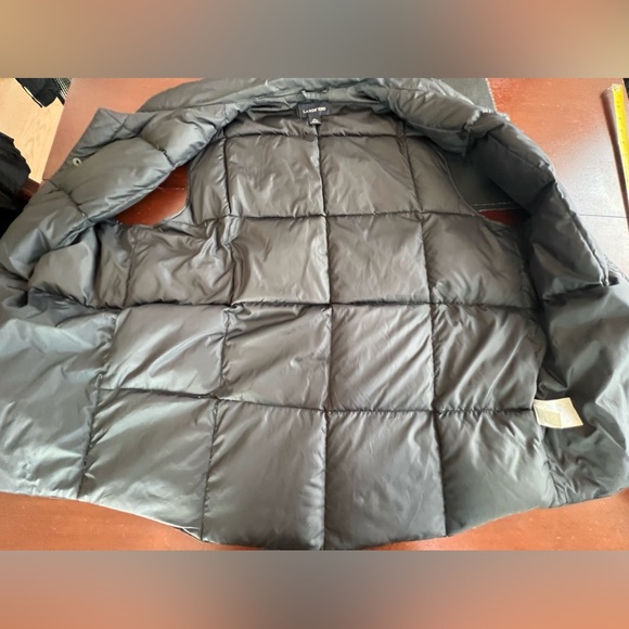 Lands’ End M Black Down Vest - Picture 2 of 5